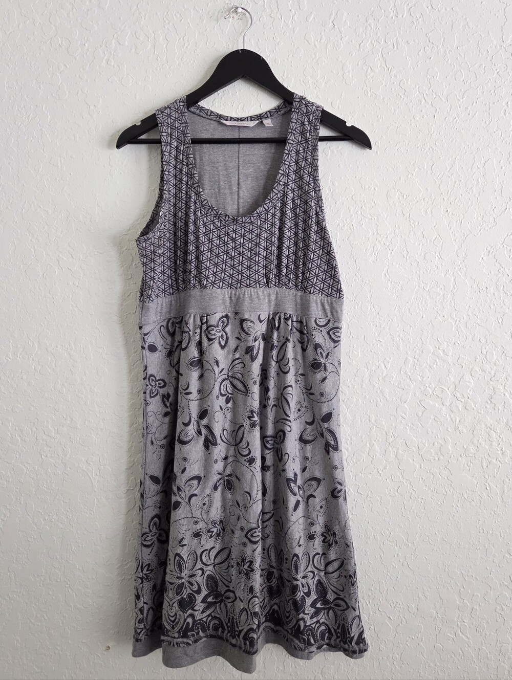 Athleta Vyasa Dress Women’s M Gray Black Floral Sleeveless Tie Waist Casual